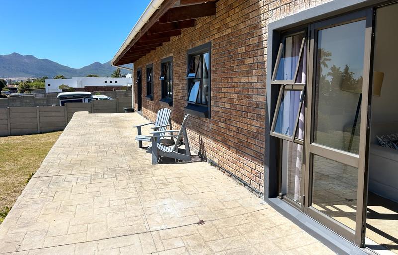 5 Bedroom Property for Sale in Capri Western Cape